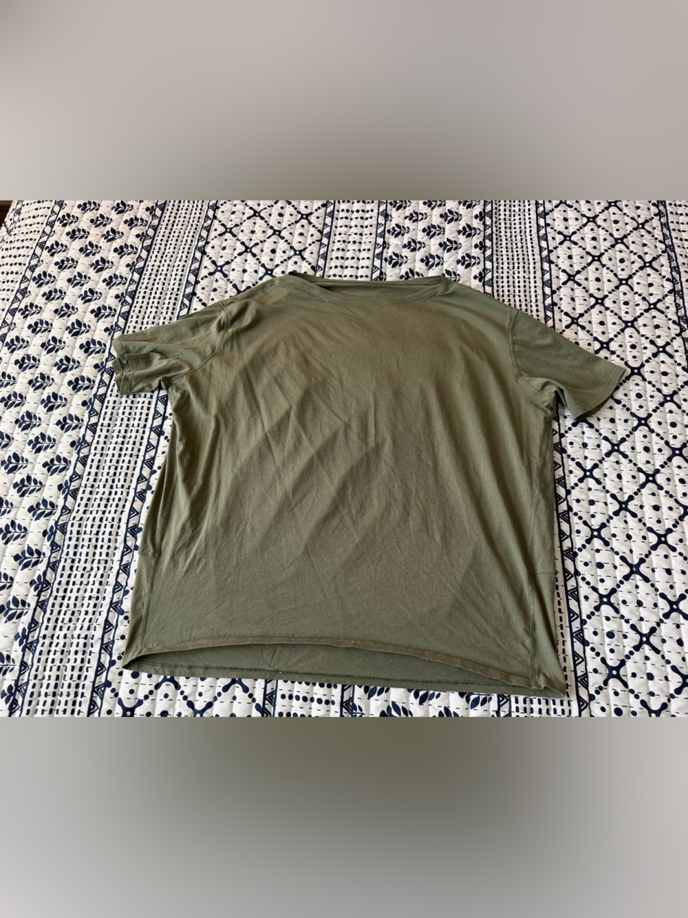Lululemon Back In Action Organic T-Shirt- Willow Leaf size 6